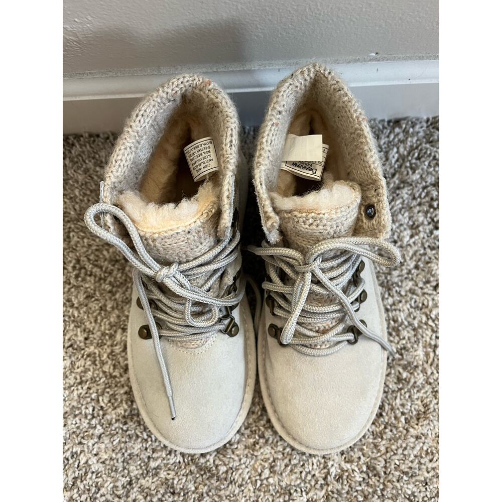 Bear paw women’s size 6 suede lace up boots